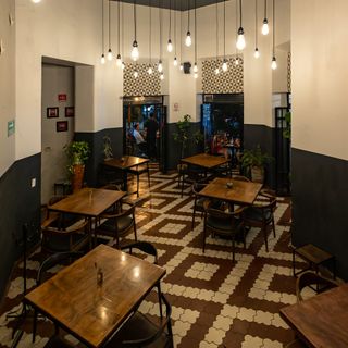 Tikuun Comedor Local - 5