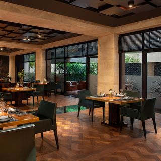 Hunters Room & Grill - 5