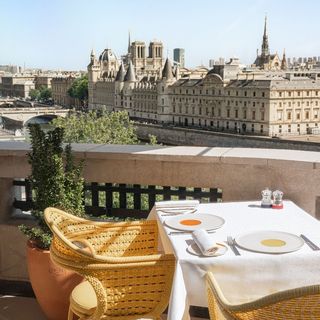 Le Tout-Paris - 2
