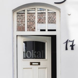 lokal - 1