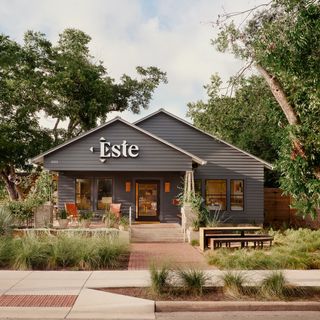 Este - 12