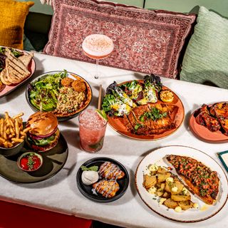 Residents Cafe & Bar - 12
