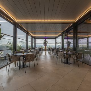 B-Restaurant - 1