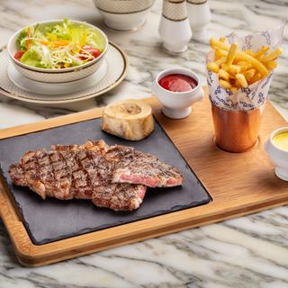 The Ritz-Carlton Café - 4
