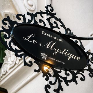 Le Mystique - 1