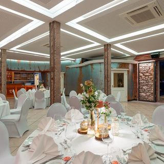 Behl's Restaurant - 6