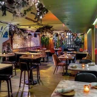 Residents Cafe & Bar - 11