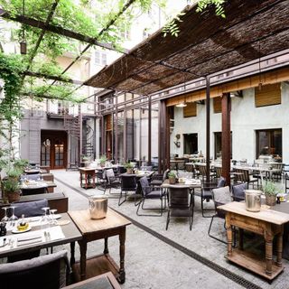 Garden-Restaurant - 3