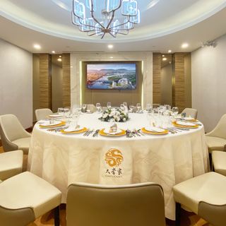 Chef’s Choice Seafood Restaurant - 11