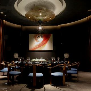 Four Seasons Pavilion · Rùn - 2