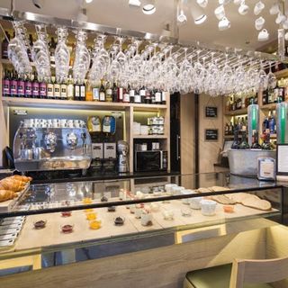 Umm No Solo Tapas - 2