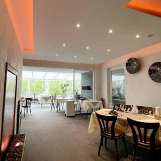 Villa's Wine & Dine - 8