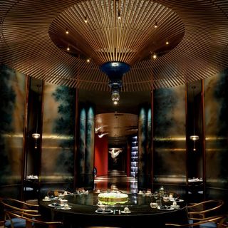 Four Seasons Pavilion · Rùn - 5