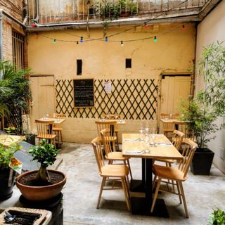 Une Table à Deux - 3