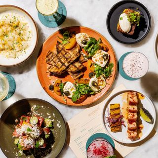 Residents Cafe & Bar - 10