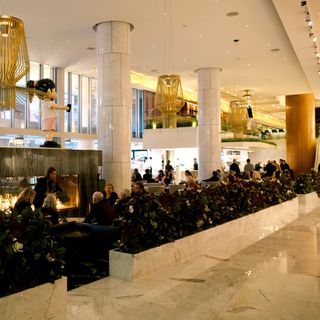 The Lobby Lounge & RawBar - 3