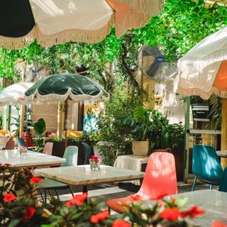 Residents Cafe & Bar - 3