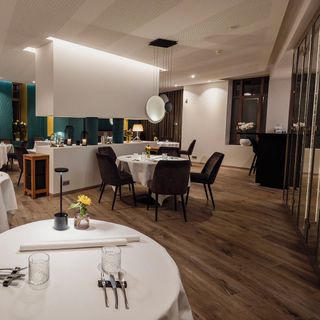 OM Restaurant - 2