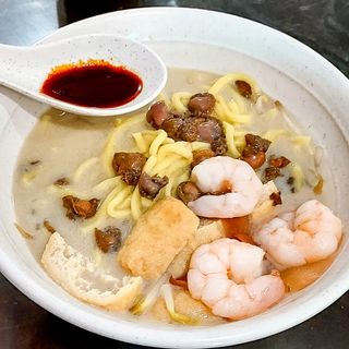 Hot Bowl White Curry Mee - 1