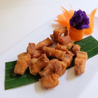 Chom Chan - 10