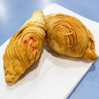 J2 Famous Crispy Curry Puff - 0