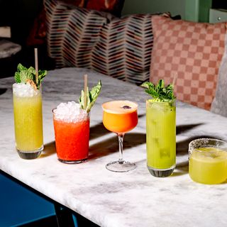 Residents Cafe & Bar - 7