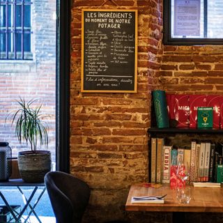 Une Table à Deux - 1