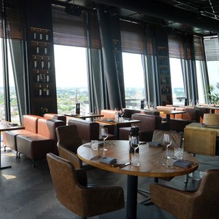 Clouds - Heaven's Bar & Kitchen - 1
