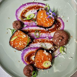 Une Table à Deux - 0