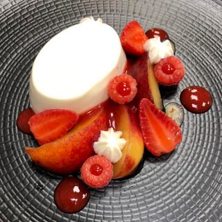 83 Restaurant - 6