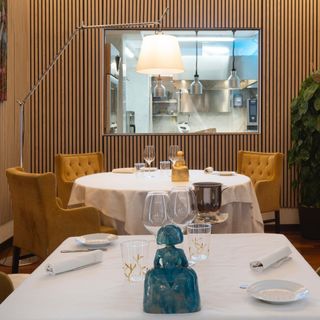 Henri Restaurant - 4