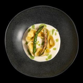 Henri Restaurant - 5