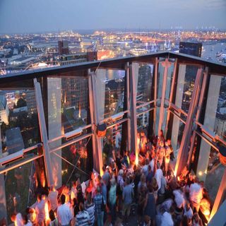 Clouds - Heaven's Bar & Kitchen - 1