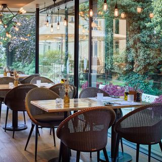 LOUIS restaurant - 12