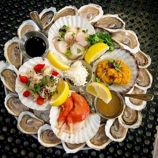 Fanny Bay Oyster Bar - 9