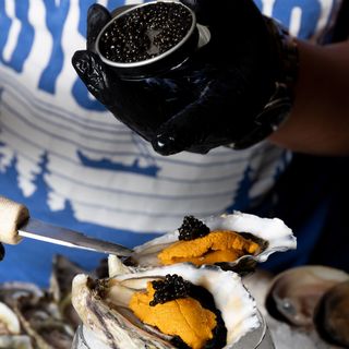 Fanny Bay Oyster Bar - 10
