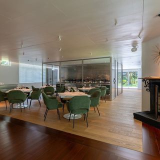 Restaurant 12 - 5
