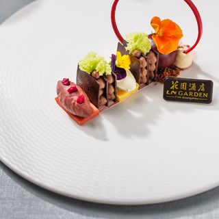 The Peach Blossom (Yuexiu) - 5