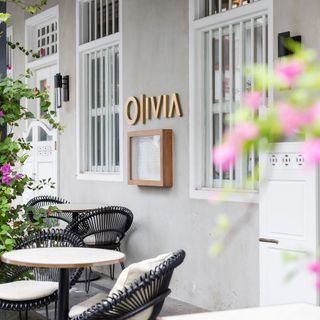 Olivia - 1