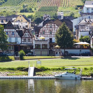 Heim's Restaurant - 11