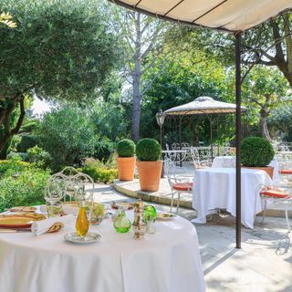 Auberge de Cassagne & Spa - Le Pontet - 12