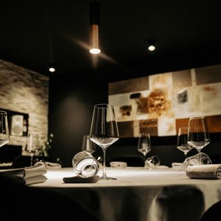 Miza za štiri - 8